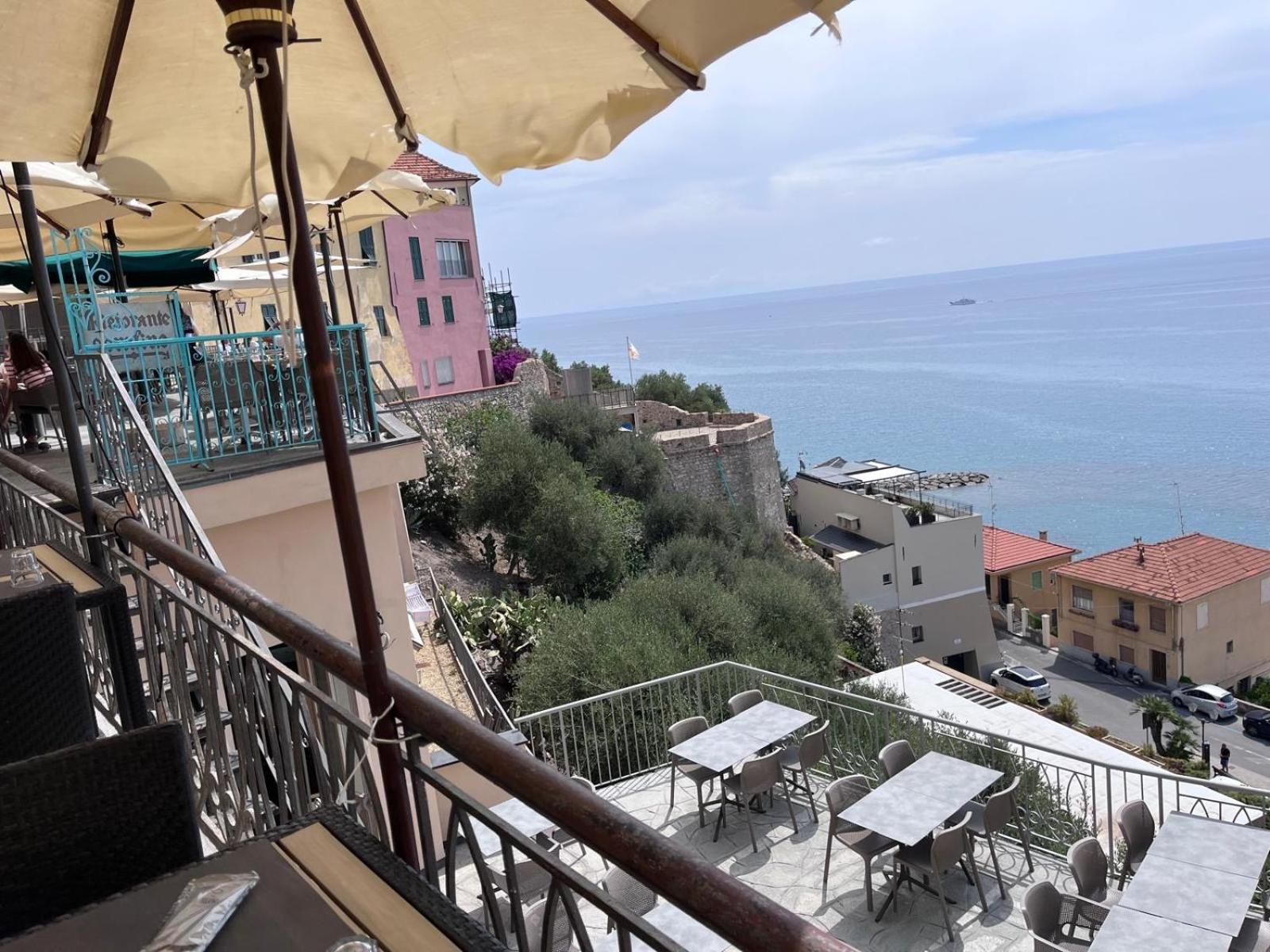 La Finestra Sul Borgo Bed and Breakfast Cervo Εξωτερικό φωτογραφία