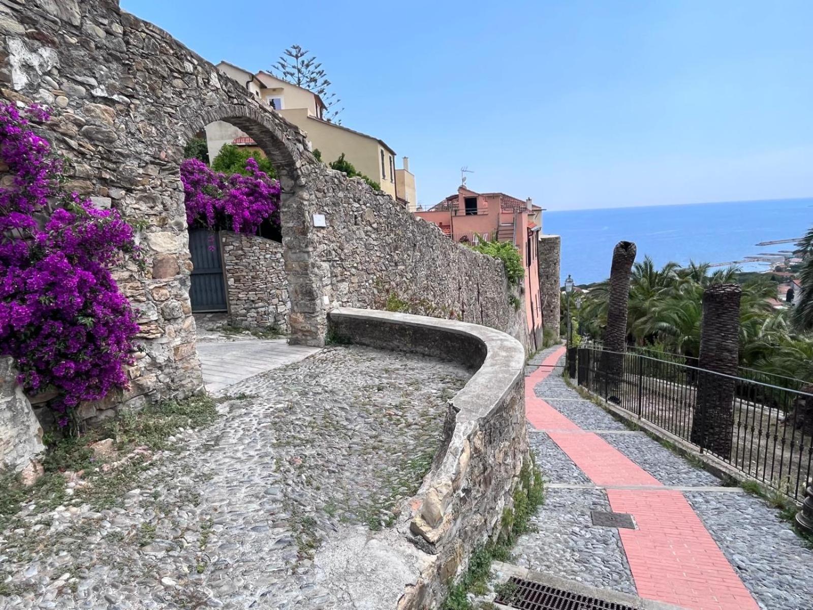 La Finestra Sul Borgo Bed and Breakfast Cervo Εξωτερικό φωτογραφία