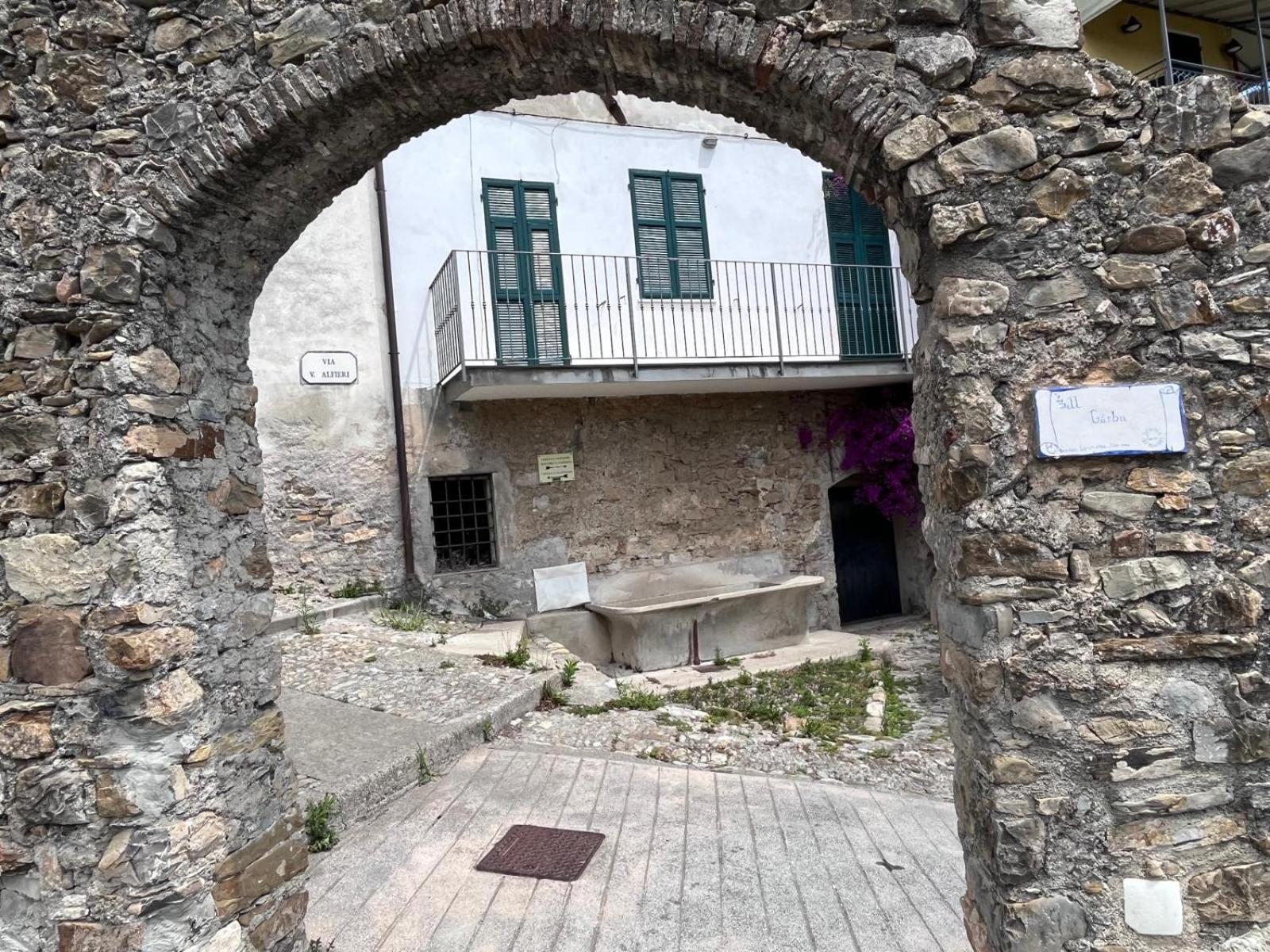 La Finestra Sul Borgo Bed and Breakfast Cervo Εξωτερικό φωτογραφία